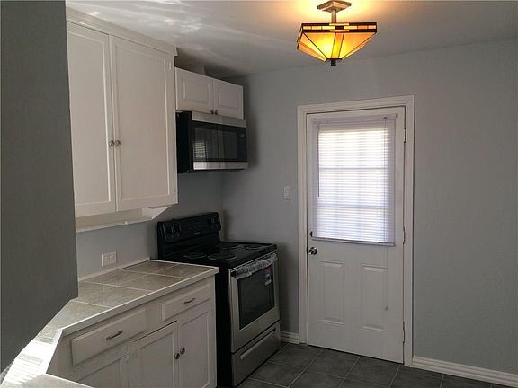 2nd image of 1518 Davis Blvd