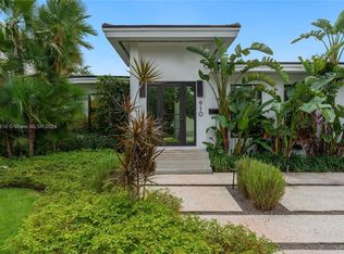 910 W 43rd Ct, Miami Beach, FL 33140