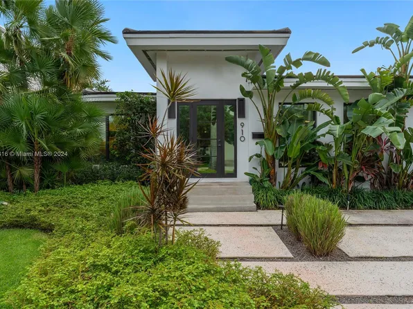 910 W 43rd Ct, Miami Beach, FL 33140