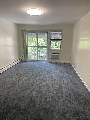 5th image of 142-12 Pershing Cres #3