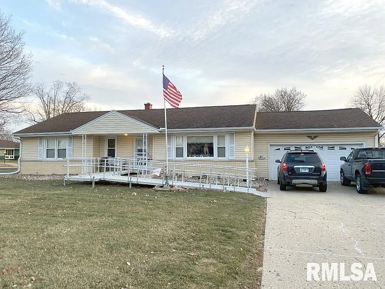 222 E Lake Ave photo 1