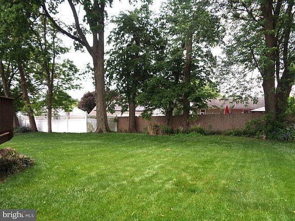 2nd image of 326 Barberry Dr