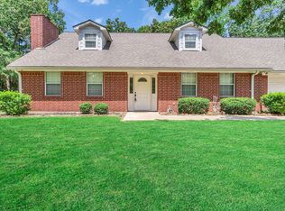 1928 Greentree Dr, Huntsville, TX 77340