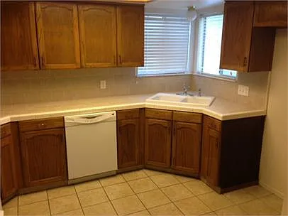 511 N. Velie Dr. - 3 Bedroom 2 Bath - Visalia — Photo 2