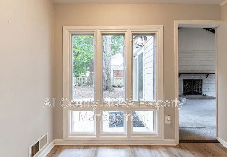 4126 Lenox Dr — Photo 6