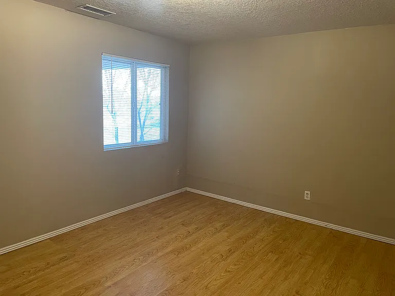 Modern 2 Bedroom Apts in Ridgecrest — Photo 16