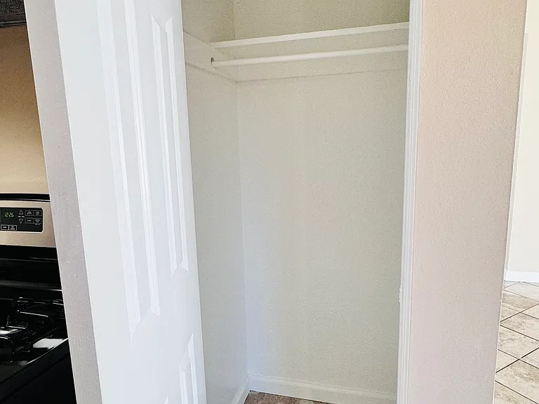 Tustin Garden Apartments — Photo 8