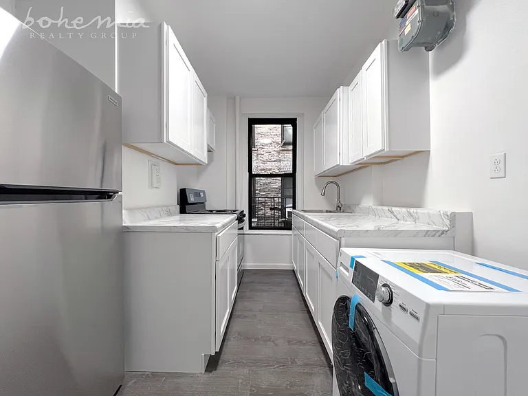 65 Nagle Ave #2C — Photo 3