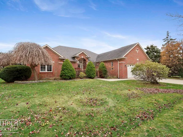 47238 Bluejay Dr, Macomb, MI 48044