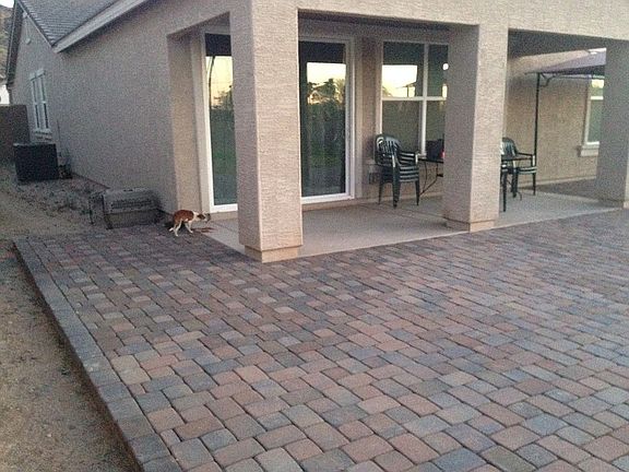 Back patio w/ extended paver