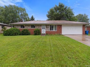 5174 Ridgetop Dr, Waterford, MI 48327