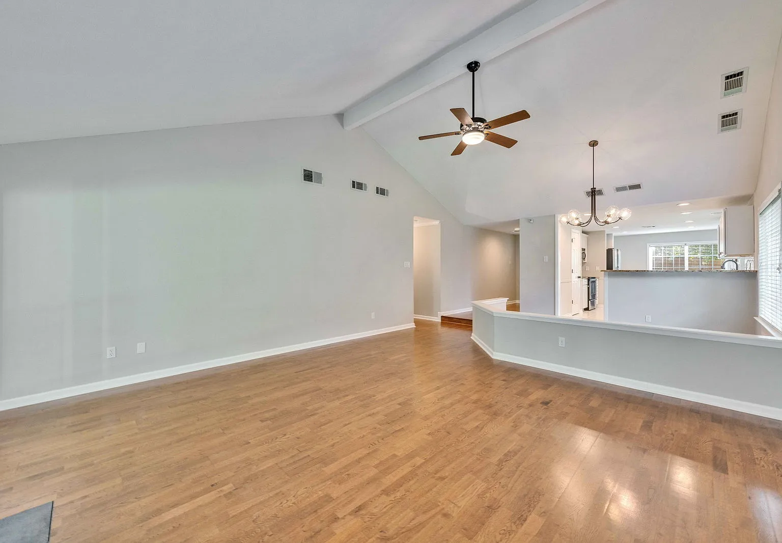 3 bed, 2.0 bath, 2141 sqft, $2,200 — Photo 3