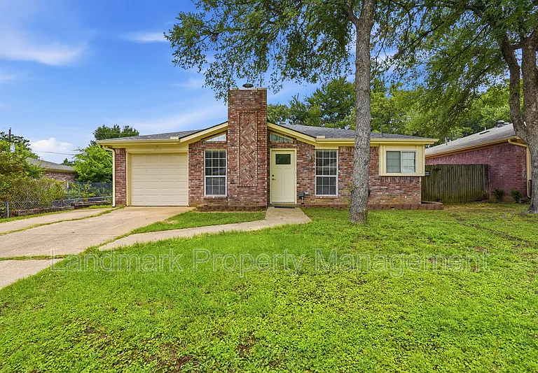 1122 Hidden Creek Dr — Photo 4