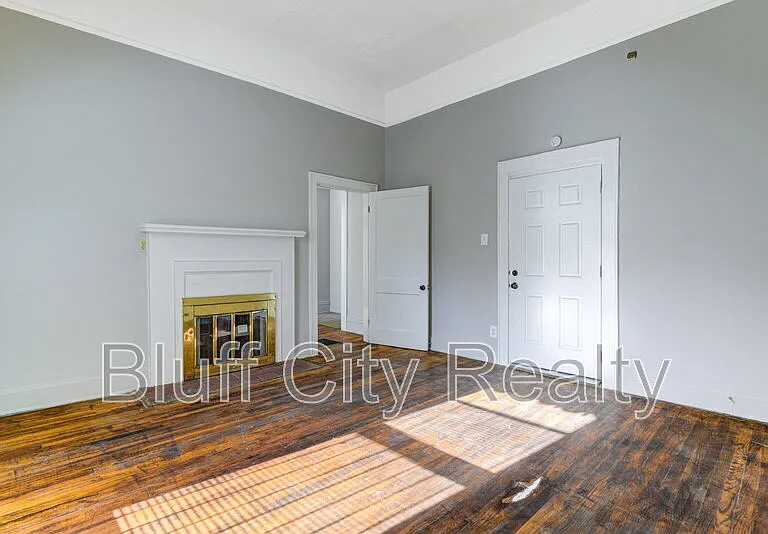 1639 Southern Ave — Photo 5