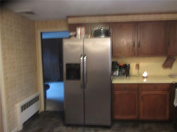 3rd image of 155 Sakonnet Blvd