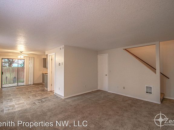 3rd image of 605 SE 131st Ct