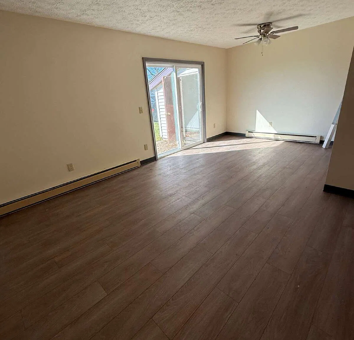 2 bed, 1.0 bath, 900 sqft, $850 — Photo 2