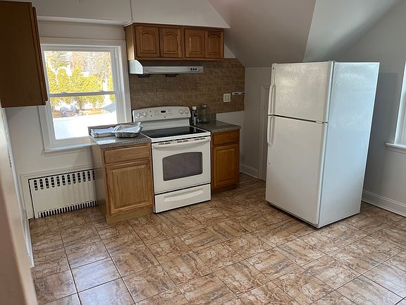 3rd image of 23 Secor Pl Floor 2