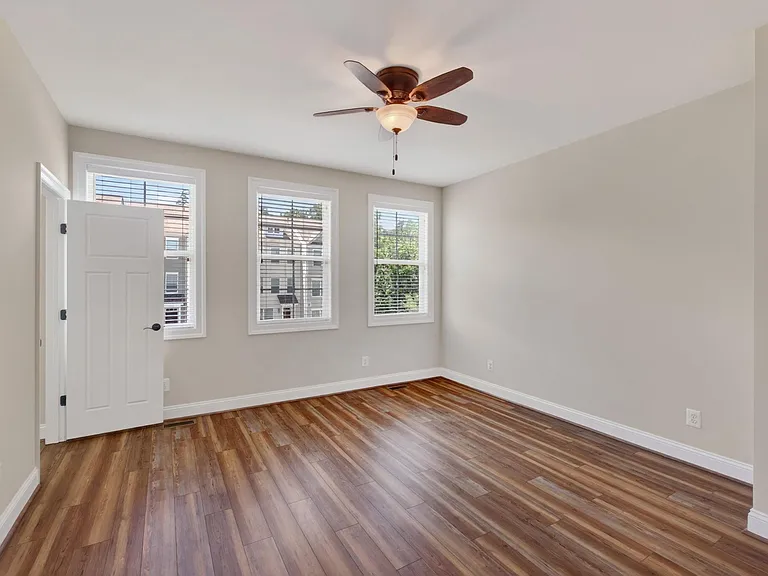 2942 Templehof Ct — Photo 36