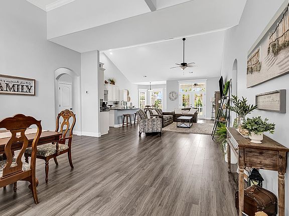 2nd image of 412 College Green Way