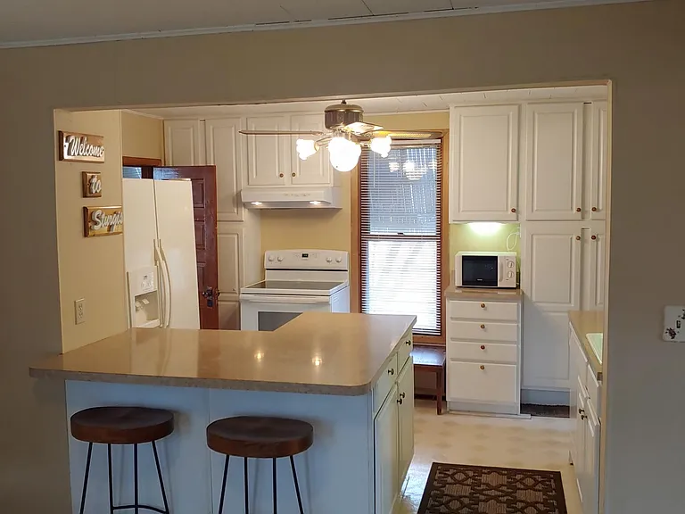 1146 Howard St — Photo 15