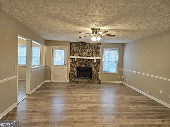 4th image of 135 Old Lantern Dr