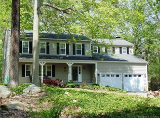 20 Queen Eleanor Dr, Gales Ferry, CT 06335