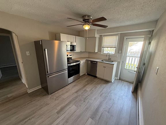 3rd image of 110 W Crocus Rd #3