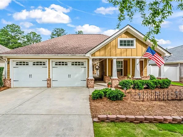 140 Cottage Club Dr, Locust Grove, GA 30248