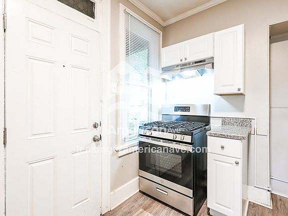 1005931_005_kitchen_5.jpg