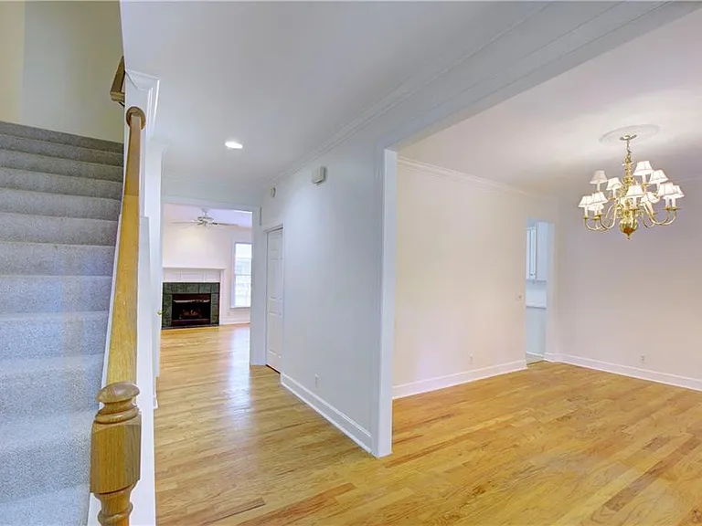 112 Newfield St — Photo 4
