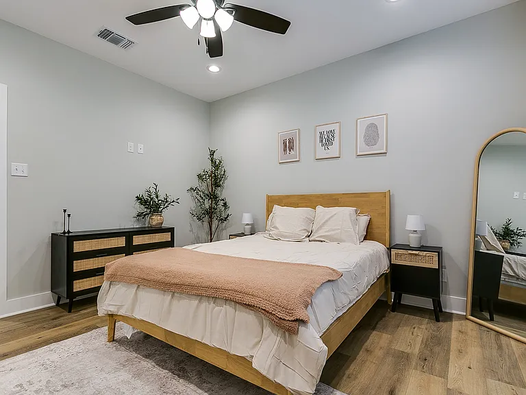1045 Holiday Dr — Photo 24
