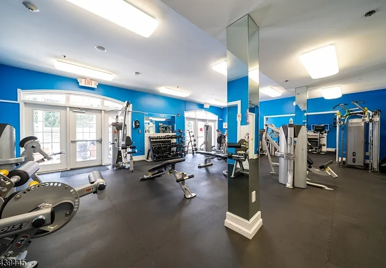 334 Wilshire Dr — Photo 16