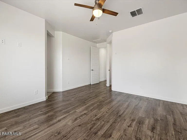 1643 Stratford Pl — Photo 17