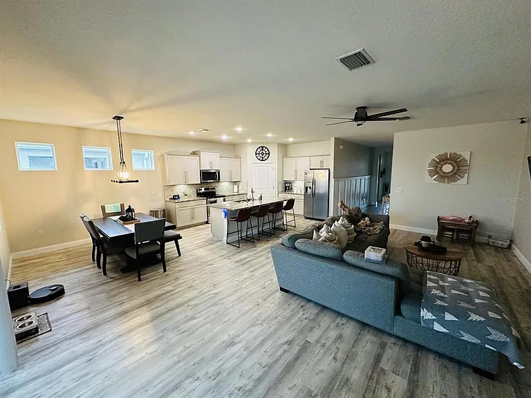 1127 Pipestone Pl — Photo 8