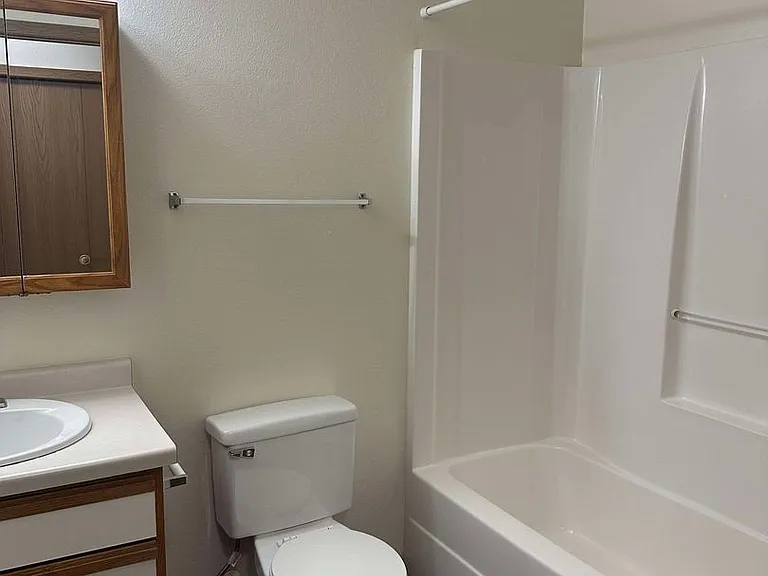 Dakota E & W Apartments — Photo 43