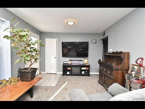 3rd image of 14 Campus Dr N