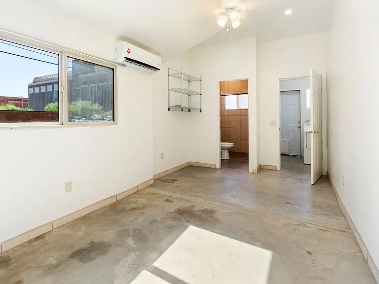 1541 E Mabel St — Photo 9