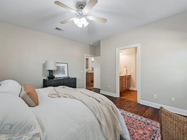 200 Oak Hollow Ln — Photo 22