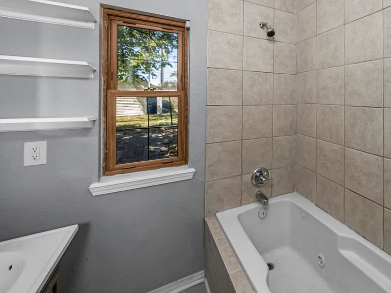 1703 NW Euclid Ave — Photo 12