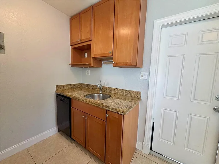1023 NW 1st Ave #4 — Photo 7