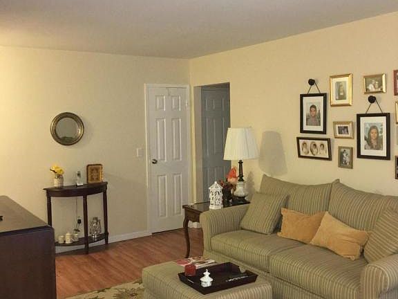 3rd image of 36 Elmwood Park Dr