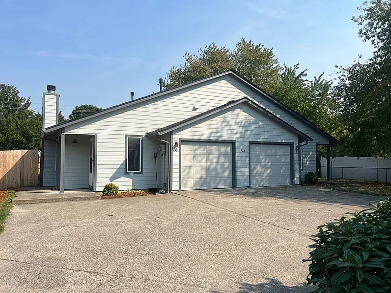 724 SE 135th Ct — Photo 1