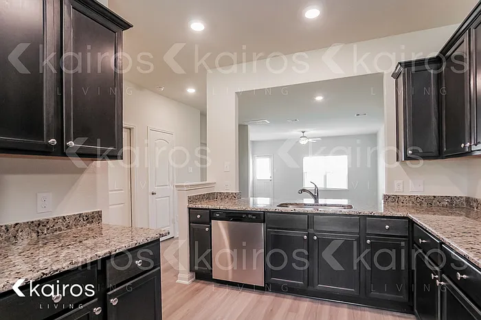 10730 Hillside Creek Dr — Photo 5