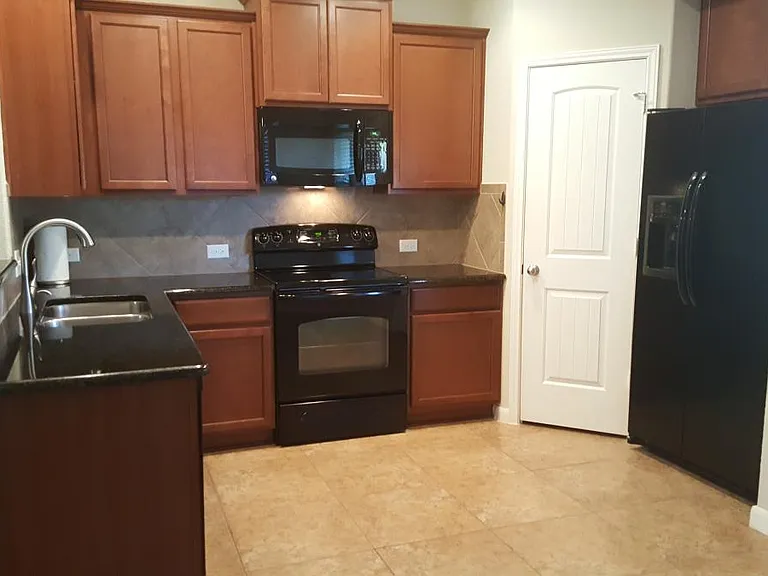 Kitchen with nice size pantry.