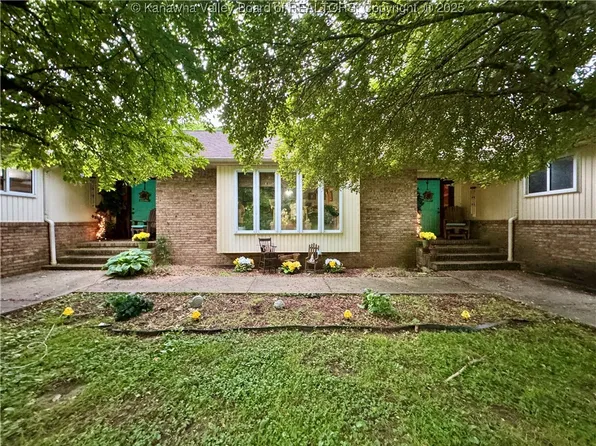 1006 Garretts Fork Rd, Chapmanville, WV 25508