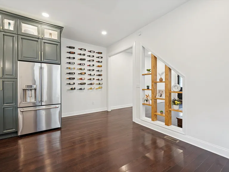 4911 Warrington Ave — Photo 7