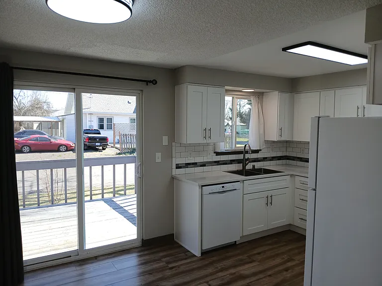 1827 E Glass Ave — Photo 10