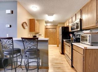 181 Primrose Ct, Vadnais Heights, MN 55127