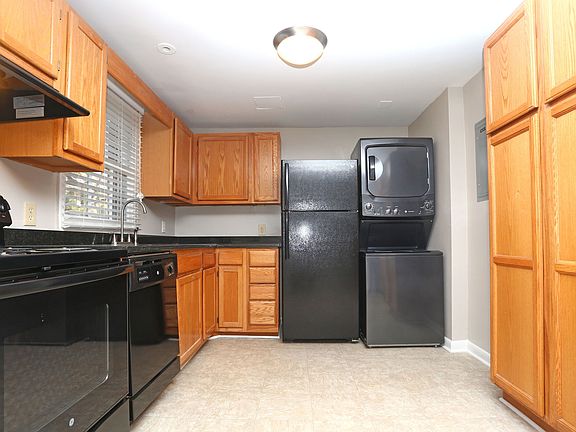 2nd image of 612 Hillsborough St #9